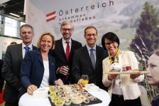 ITB Berlin 2017 - Eröffnungsrundgang: Österreich - Dr. Petra Stolba, Geschäftsführerin, Österreich Werbung (ÖW); Dr. Michael Strugl, oberösterreichischer Landesrat; Michael Müller, Regierender Bürgermeister von Berlin; Petra Nocker-Schwarzenbacher, Obfrau der Bundessparte Tourismus und Freizeitwirtschaft (v.l.n.r.)